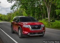 Nissan-Pathfinder-Alternatives-to-Jeep-Grand-Cherokee